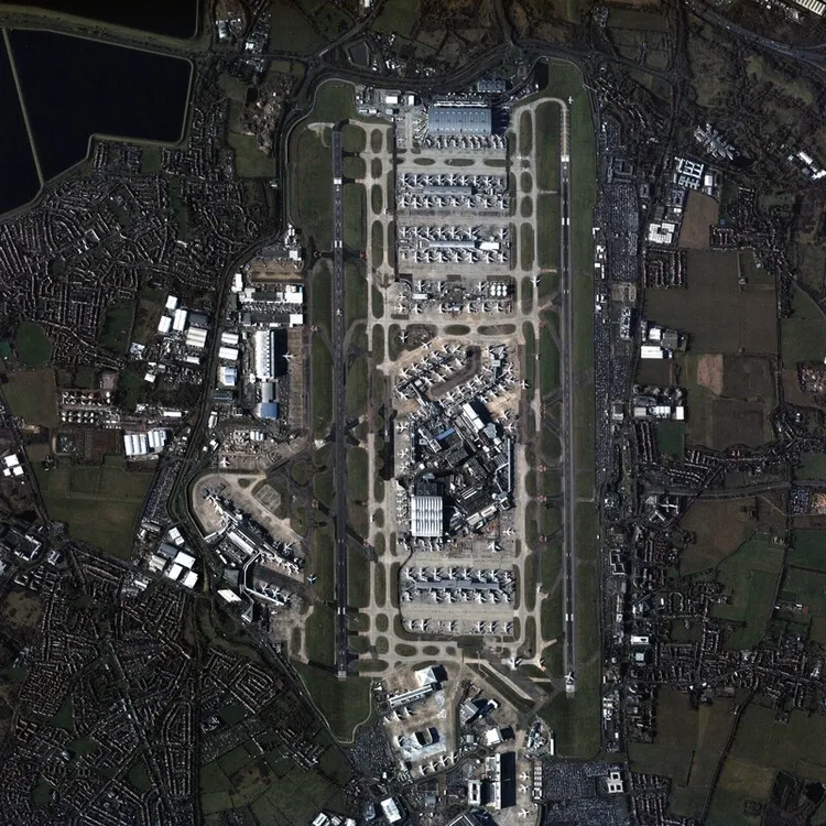 英國去年8月在加州發射Tyche軍用衛星，國防部近日首度釋出拍攝影像，圖為今年1月在距地球表面約500公里處拍攝的倫敦希斯羅機場。Tyche是第一枚完全由英國國防部持有的衛星。 （英國國防部提供） 中央社