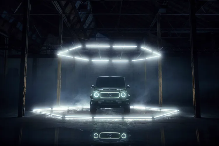 夜幕水箱護罩含極線發光飾環，提高夜間識別度。業者提供