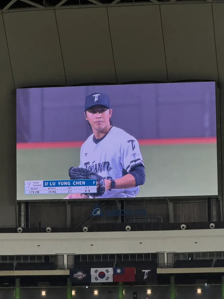 中華隊與韓職樂天巨人隊熱身賽，由呂詠臻擔任先發投手。讀者提供