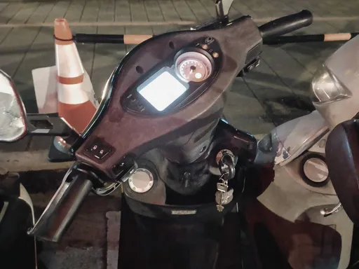 興奮去賞燈車輛忘熄火　中壢警守護民眾財產