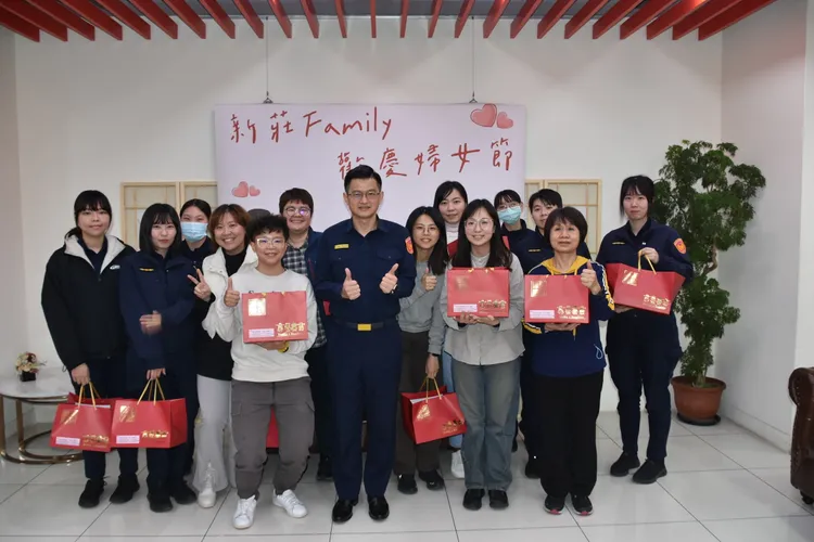 新莊分局舉辦音樂茶會歡度婦女節。警方提供