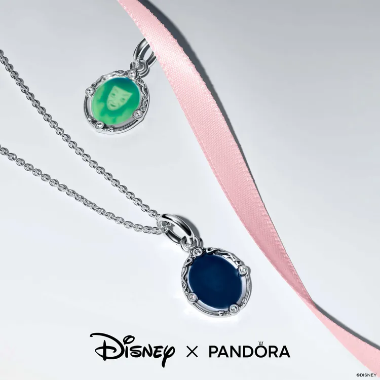 PANDORA《白雪公主》魔鏡造型吊飾，3280元。品牌提供