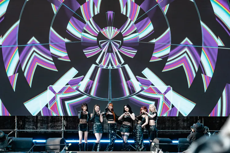 幻藍小熊為高雄櫻花季揭開序幕。圖／寬寬整合行銷提供