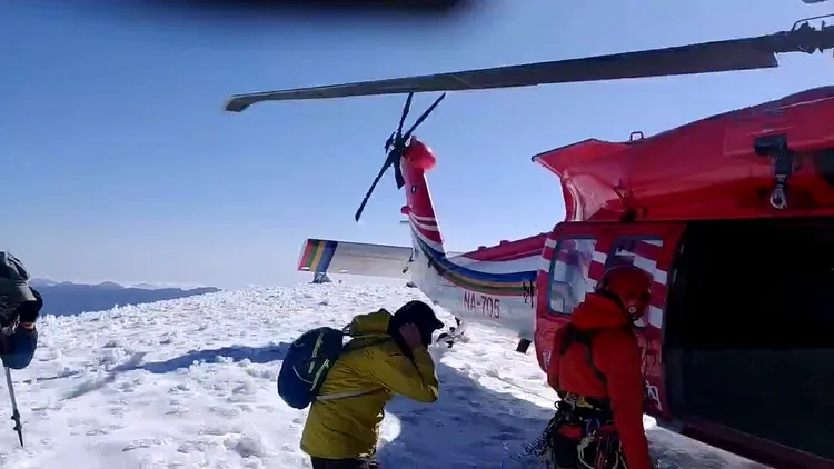 山區積雪逾10公分，空勤總隊仍順利完成救援任務。空勤總隊提供