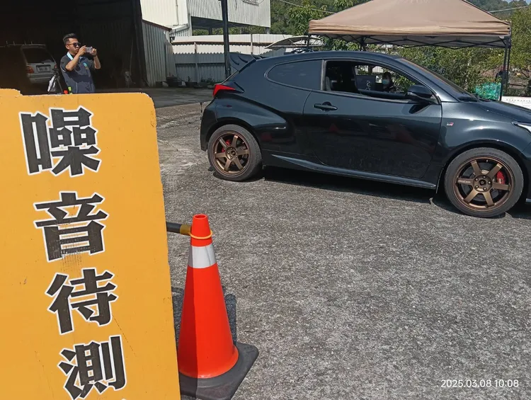 白河分局與環保局在市165線聯合稽查各項違規。翻攝畫面