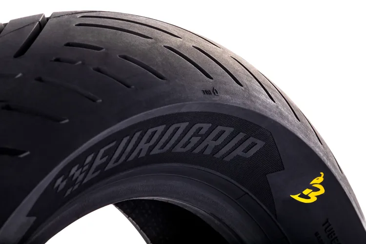 BEE CONNECT最大的特色就是導入多項EUROGRIP獨家技術，從胎面膠料的配置到胎紋設計，皆經過精密調校，以提升整體騎乘體驗。業者提供