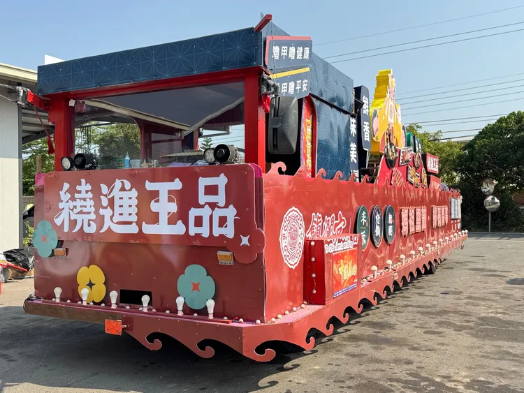 今年將派出專屬花車跟著大甲媽祖遶境。王品集團提供