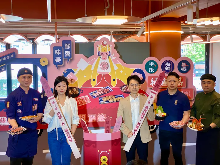 王品集團包含「就饗」3品牌，配合大甲媽祖遶境推出聯名餐點與系列活動。莊偉祺攝