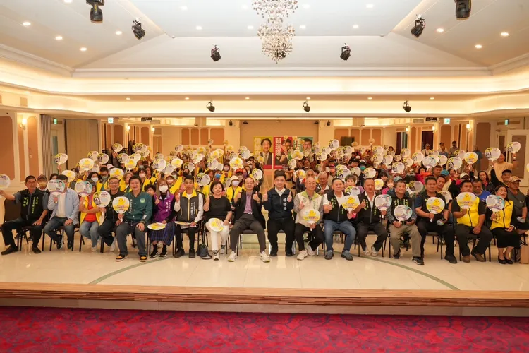 賴瑞隆於9日成立賴瑞隆大旗美之友會。翻攝畫面