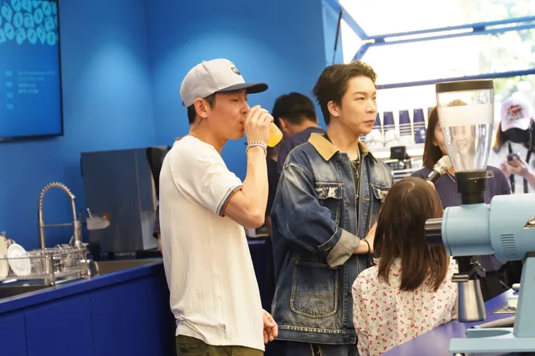 陳冠希女兒Alaia（右）也在一旁陪伴。攝影中心攝