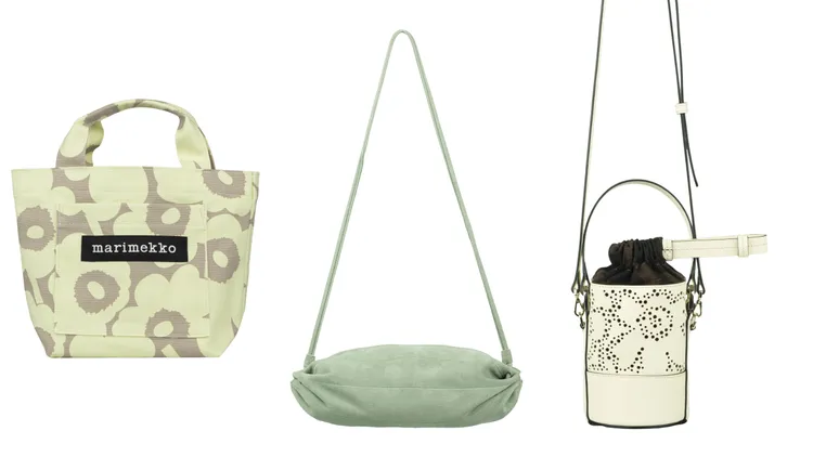 Marimekko杏仁奶白Unikko游霓可印花水洗帆布提袋（左起）4900元、薄荷綠Karla糖果包1萬900元、游霓可印花水桶包2萬900元。品牌提供