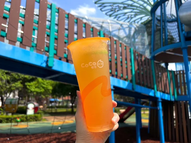 明（20日）一日限定，購買「21歲輕檸烏龍」 大杯兩杯只要66元。Coco提供