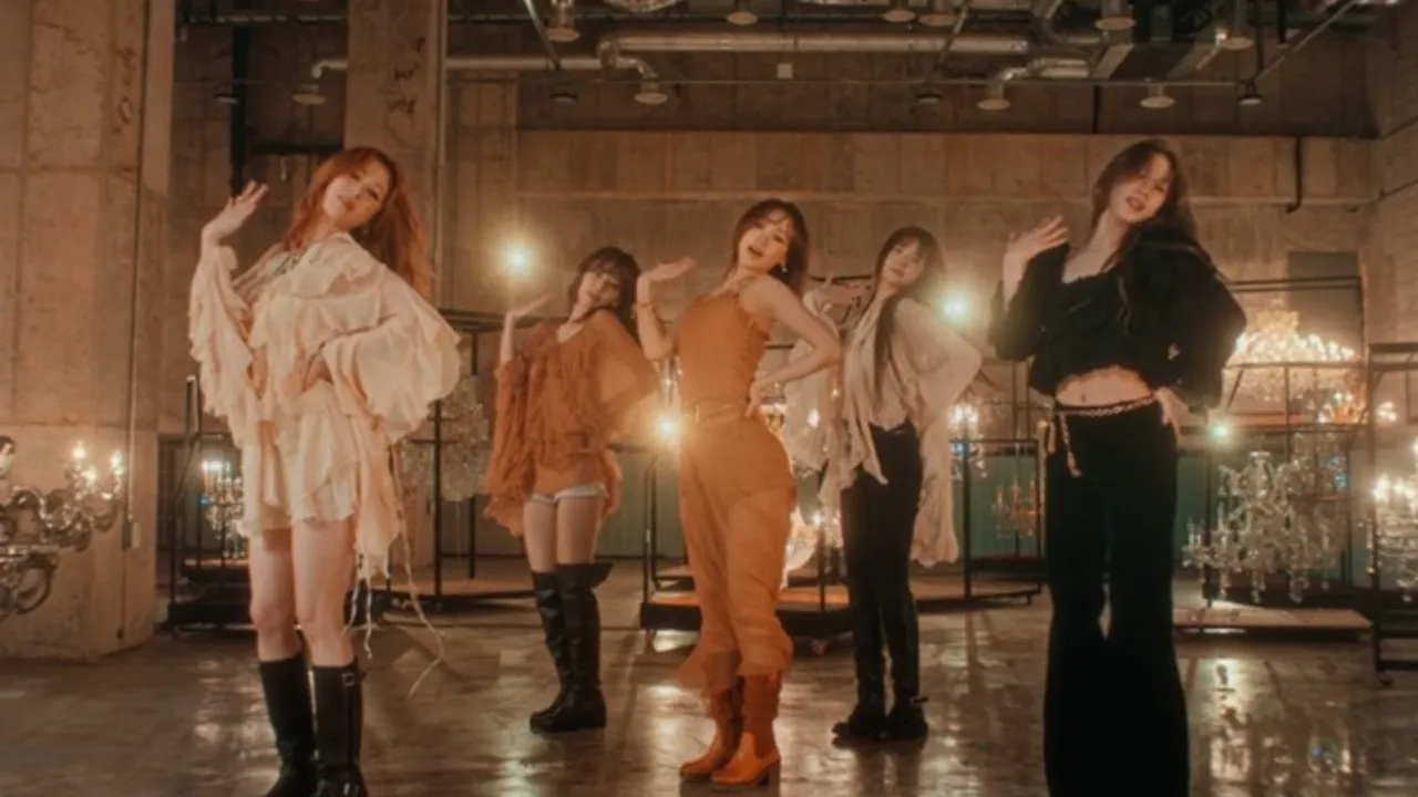 LE SSERAFIM成員在全新MV中搭配了Chloé服裝。翻攝HYBE LABELS Youtube