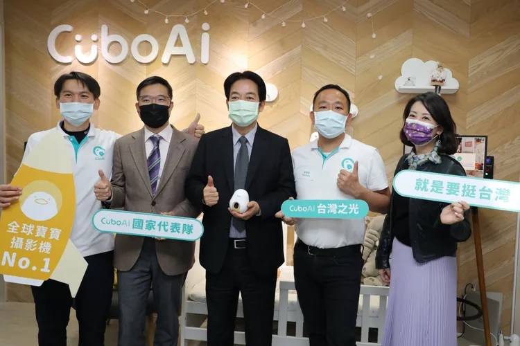 雲云科技公司董事長曾志新（右2）。翻攝自總統府Flickr