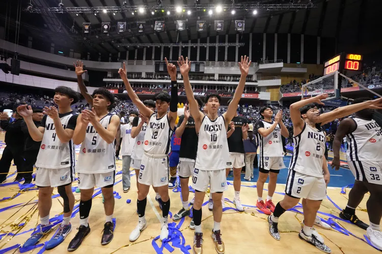 宋昕澔(10號)獲選冠軍賽MVP。大專體總