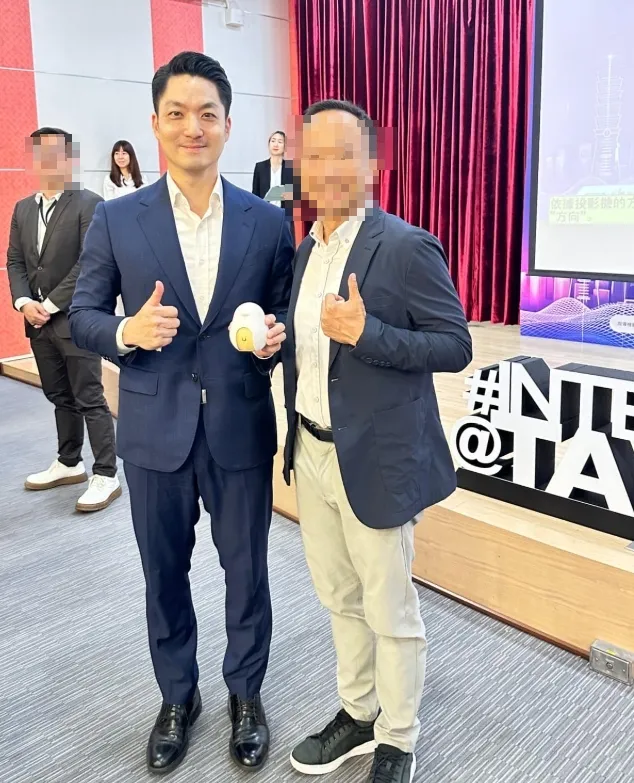 曾男與蔣萬安合照。翻攝自曾男臉書