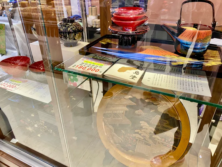 這次日本站增加更多出國不方便攜帶回台的日本工藝品，如北陸地區的輪島漆器等。莊偉祺攝