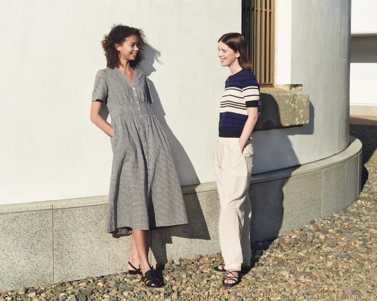 UNIQLO與「Comptoir des Cotonniers」聯名系列呈現出法式優雅與休閒風格。品牌提供