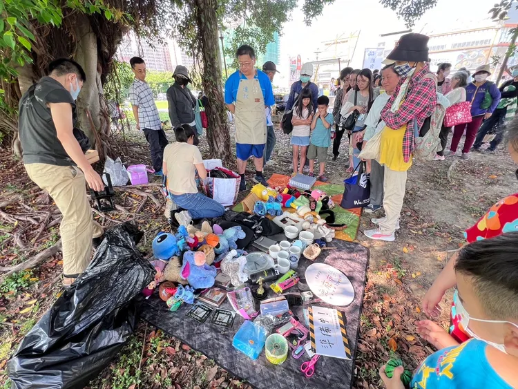 免廢市集採用「不用交換、不用金錢」，讓民眾分享舊物並尋寶。新竹市府提供