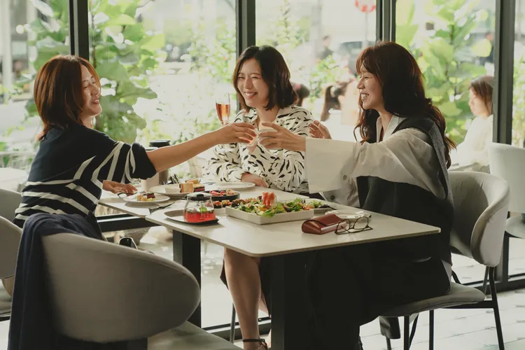 謝盈萱、周采詩、劉品言飾演好閨蜜。Netflix提供