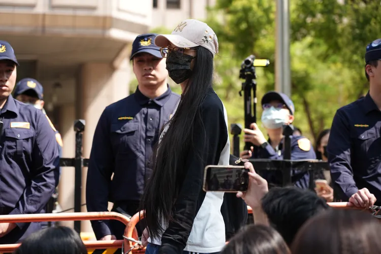 亞亞說，「我愛台灣也愛大陸，我生活在台灣，我的孩子也在台灣，我的家在台灣，如果一旦發生戰爭，砲彈飛過來會分你是大陸人還是台灣人嗎？」記者彭欣偉攝