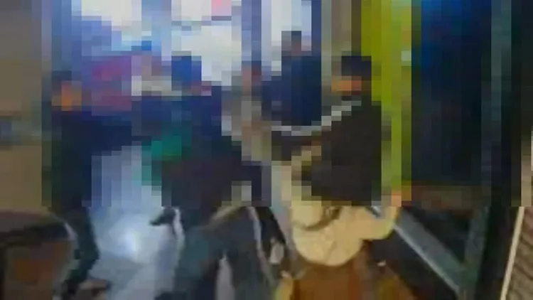 現場打鬥。翻攝畫面