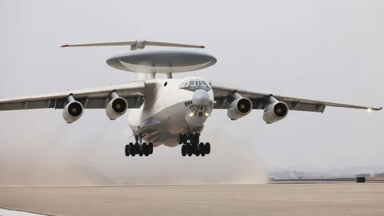 北韓首架預警機試飛。北韓官媒