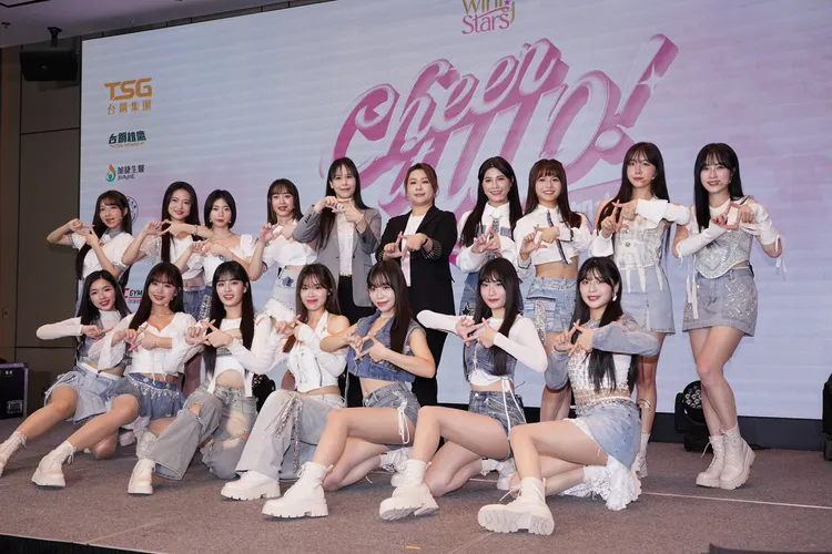 台鋼啦啦隊《Cheer it up 加大》單曲寫真發行記者會。彭欣偉攝