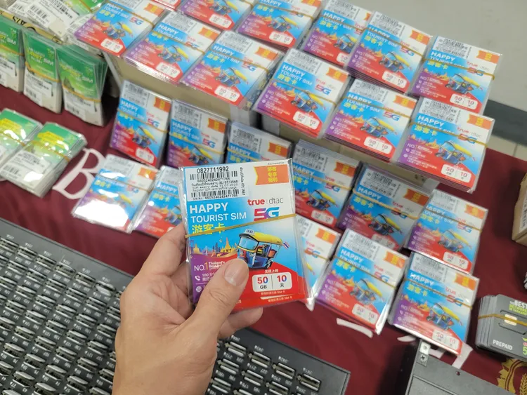 專案小組查獲2千多張各國電話卡。調查局提供