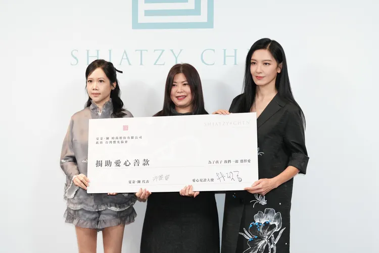 林熙蕾（右）與夏姿執行長夫人許媖媖（左）。彭欣偉攝