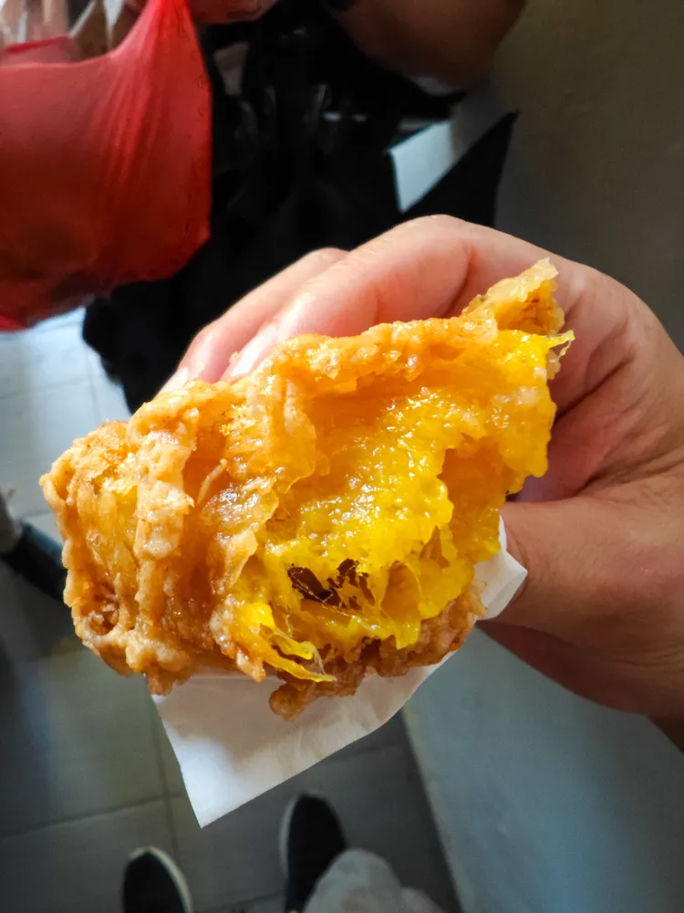 炸波羅蜜麵衣有點類似炸雞的酥脆口感，內餡則非常燙嘴。田欣雲攝影