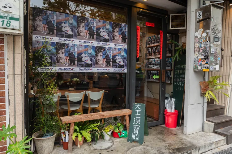 PALLADIUM與人氣排隊早餐名店「大王漢寶殿」合作，打造獨具風格的街頭海報打卡點。品牌提供