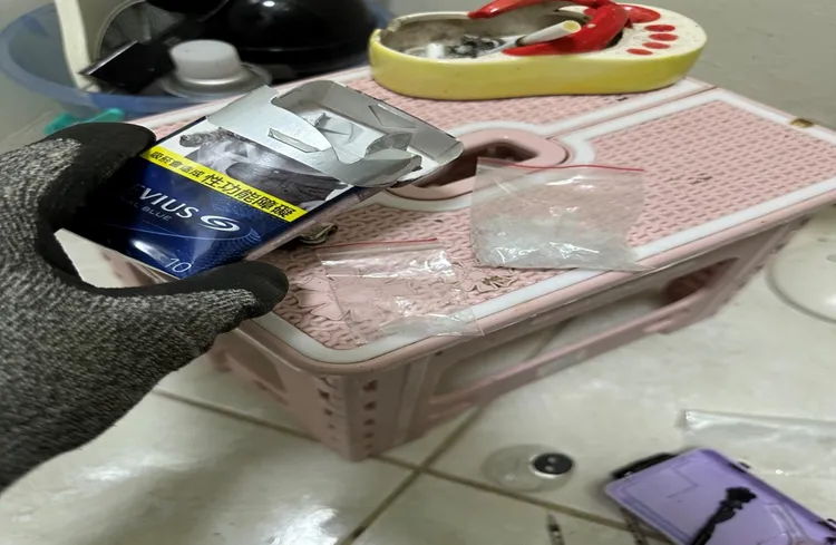 警方在洪女住處查獲毒品。民眾提供