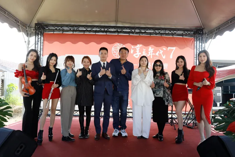 「淳真年代7」屬地上3-4樓社區有著30戶5.6-11.6米大面寬別墅，目前已動工興建。葉家銘攝