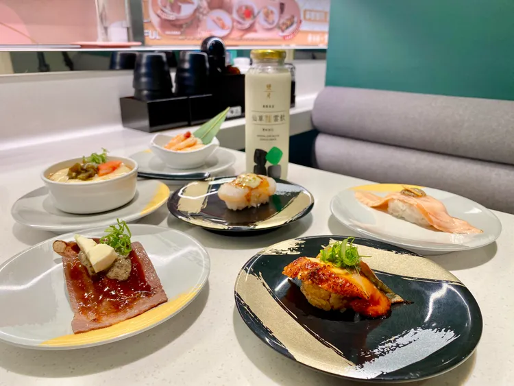 爭鮮迴轉壽司與雙月聯名推出10款餐點。莊偉祺攝