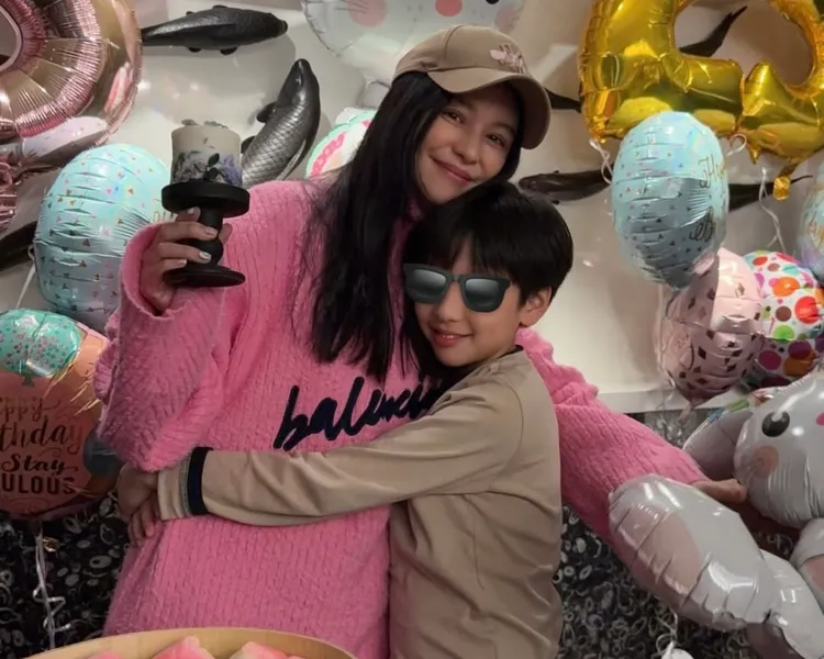 徐若瑄（左）分享兒子為她製作的浪漫驚喜。圖／翻攝IG