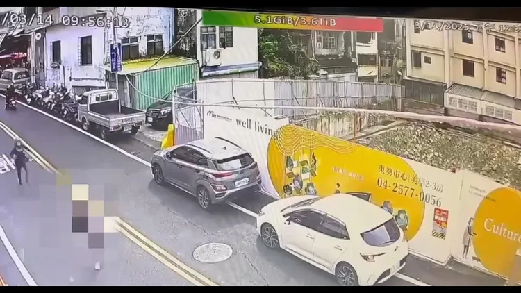 張嫌棄車逃逸跑給警員追。民眾提供