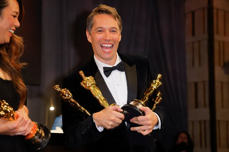 西恩貝克以《艾諾拉》獲得最佳影片、導演、原創劇本與最佳剪輯四獎，創下影史紀錄。