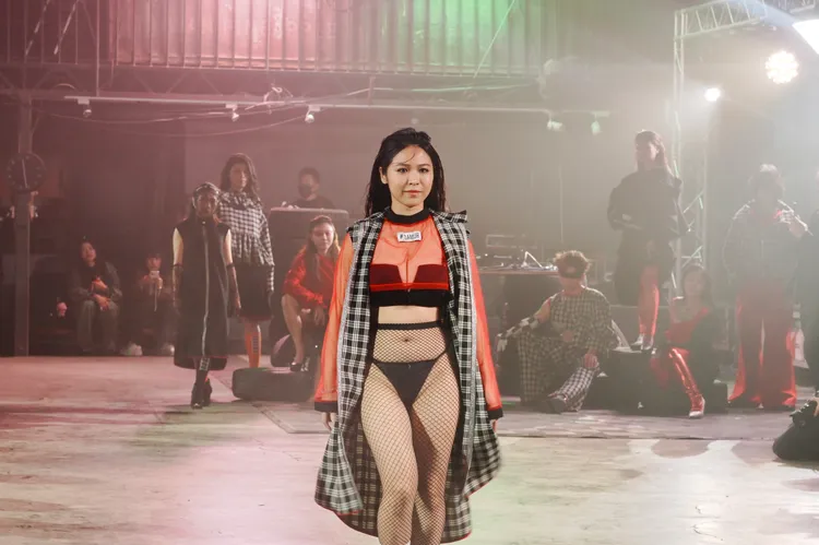 SWAG主播敷妍展現姣好自信，讓秀場導演讚不絕口。SWAG提供