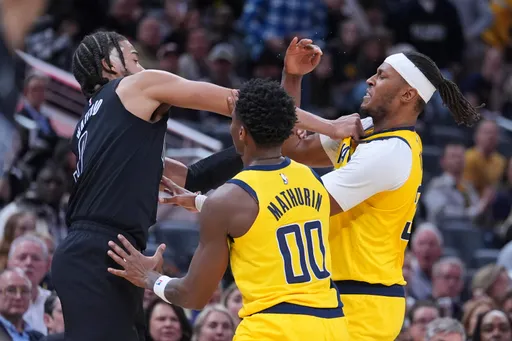 影/火爆NBA!籃網和溜馬場上亂鬥 總教練想勸架下場卻好慘