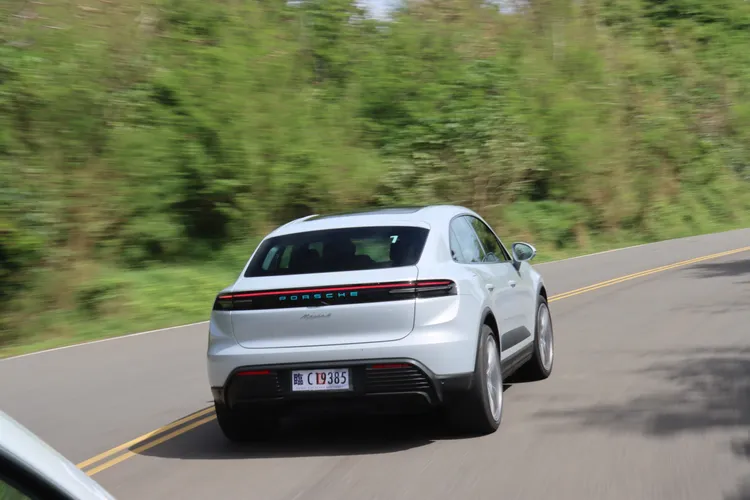 為了將 Macan 提升至更卓越的境界，保時捷早已決定對該車型系列進行全面電動化，並始終堅持這項策略。資料照／林浩昇攝