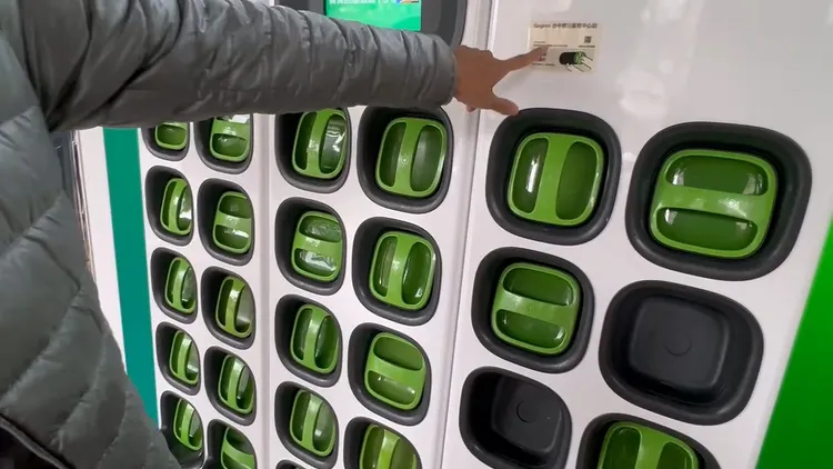 康小姐的丈夫痛批Gogoro電池握把斷裂事件頻傳，安全檢查機制出問題。鮮明攝