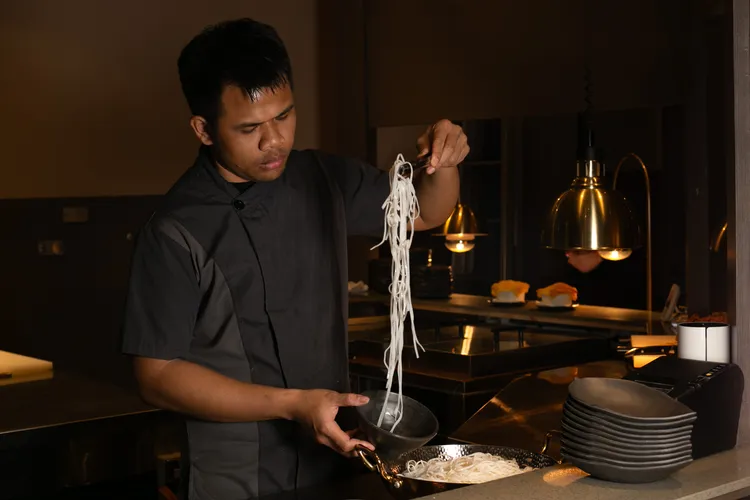 「初泰PIKUL泰無限」找來泰國皇室主廚潘來客坐鎮。路易莎提供