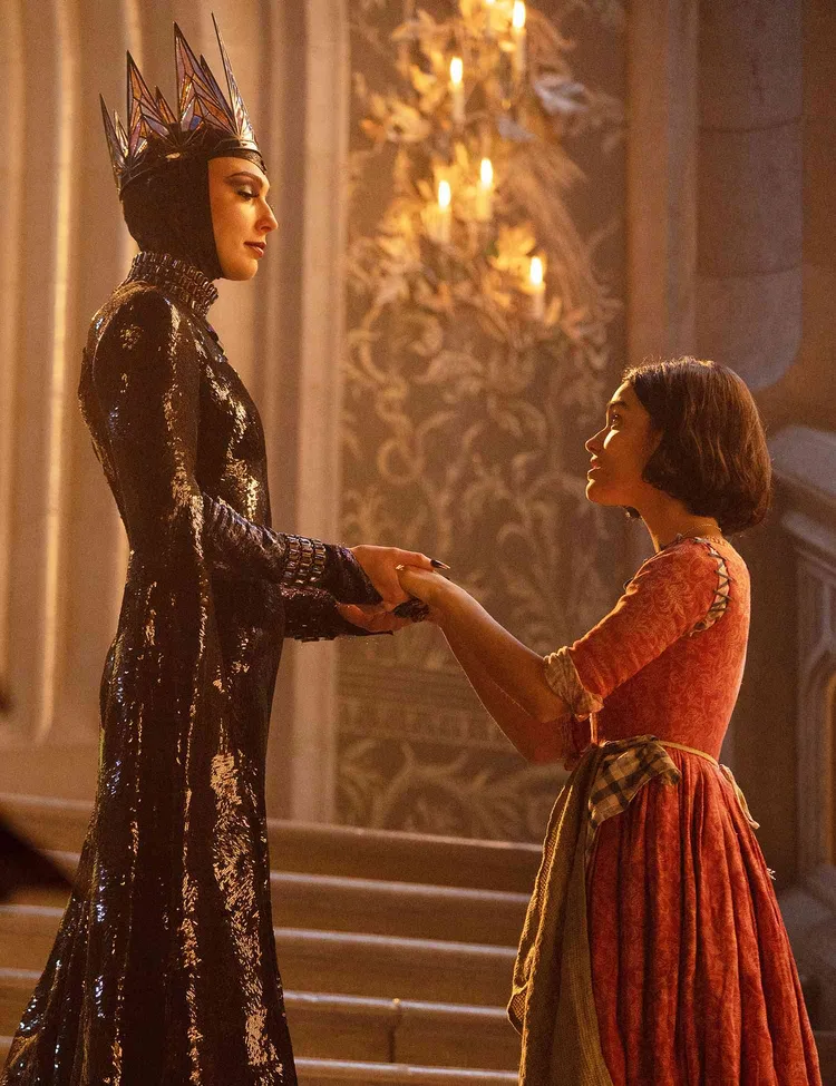 飾演惡皇后的蓋兒加朵是以色列籍，「白雪公主」瑞秋則公開挺巴，立場互異的雙女主戲外關係也變得微妙。