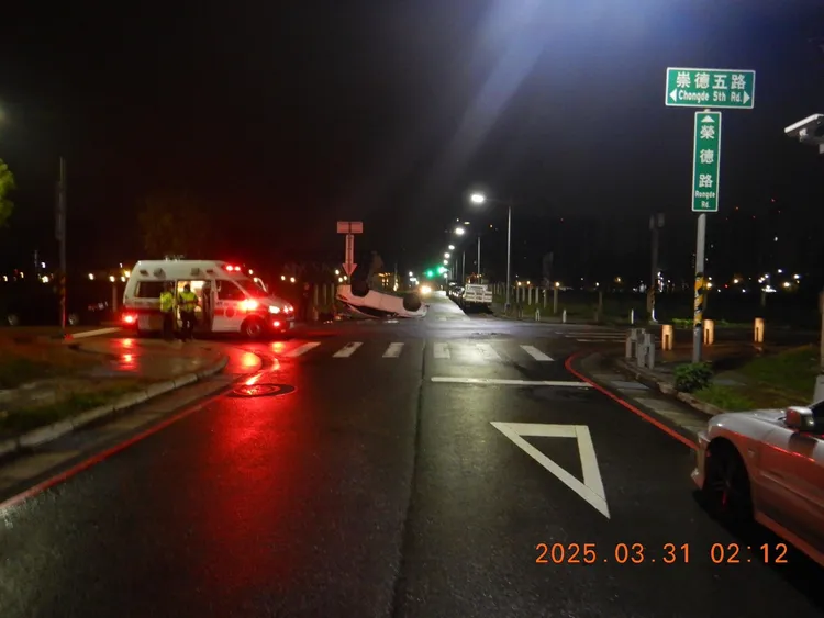 事故發生在北屯區榮德路與崇德五路口。民眾提供