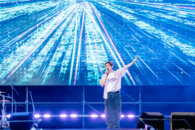 理想混蛋以粉色系造型開唱。圖／寬寬整合行銷提供