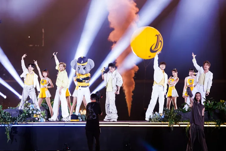 Energy昨晚率百人嗨跳16蹲。圖／相信音樂提供