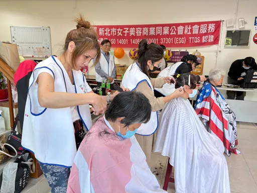 泰山「美容隊」深入社區愛心義剪 幫獨居長輩改頭換面展自信