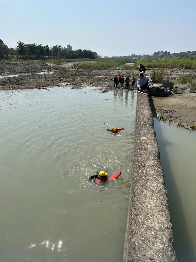 消防局趕到現場救援。翻攝畫面