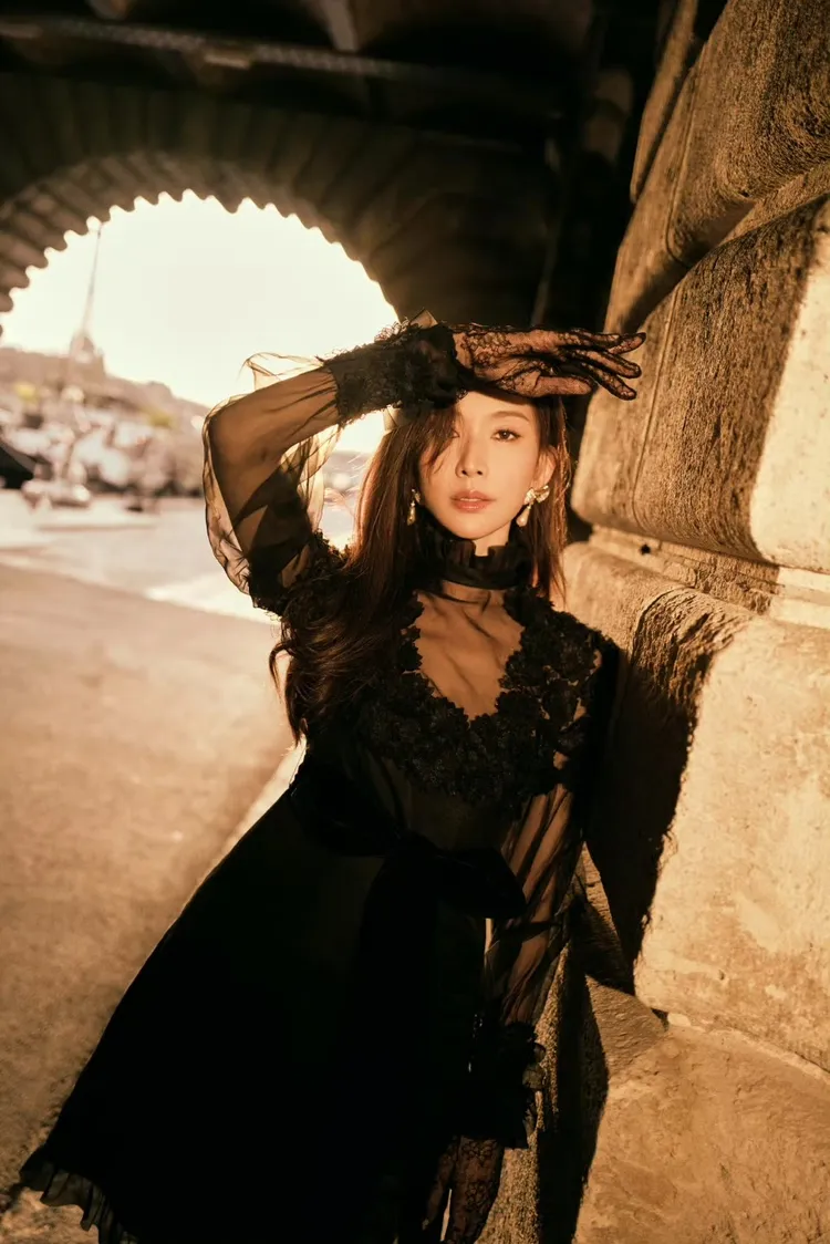 林志玲也飛往巴黎欣賞Valentino大秀。翻攝林志玲工作室微博